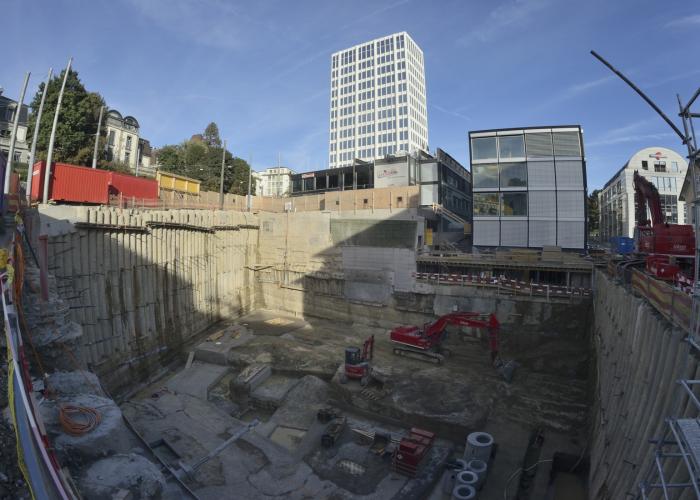 Construction d’un nouveau bâtiment administratif avec 5 niveaux enterrés.